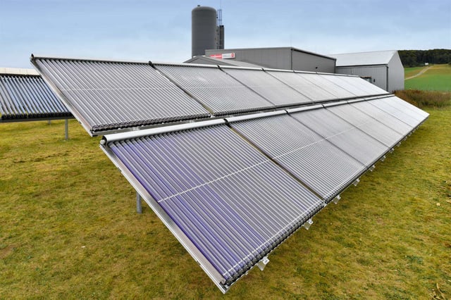 Impianto solare termico installato a terra presso azienda agricola